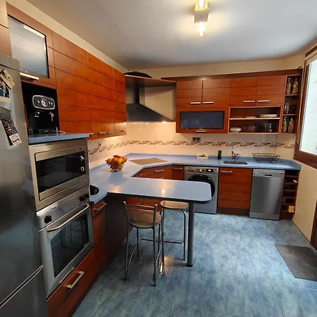 Amplio Con 2 Banos Y 4 Camas Dobles * Більбао