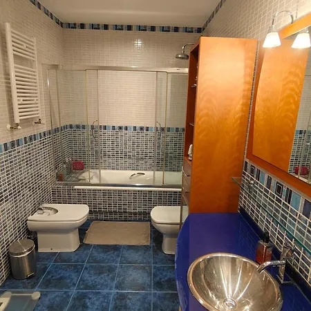 Amplio Con 2 Banos Y 4 Camas Dobles * Більбао